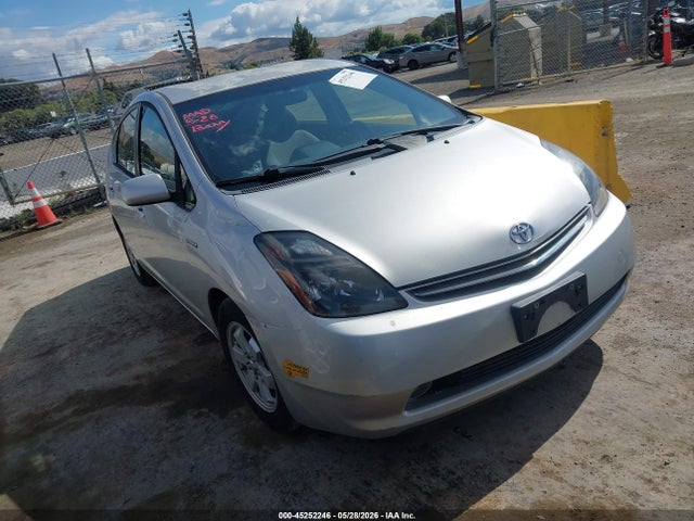 Salvage Toyota Prius Image