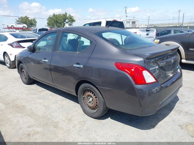 Nissan Versa