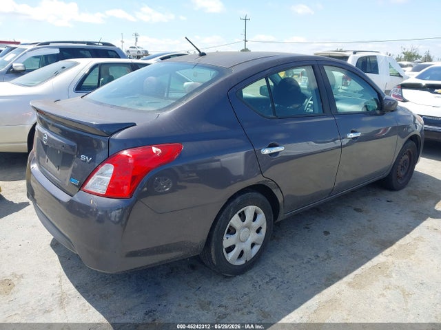 Nissan Versa