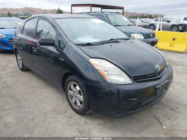 Salvage Toyota Prius Image