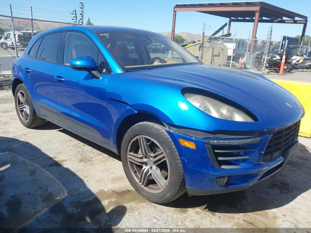 Salvage Porsche Macan Image