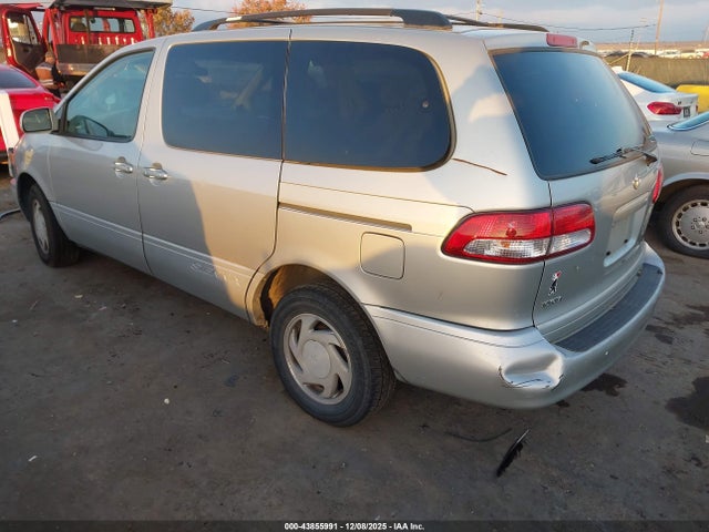Toyota Sienna Le