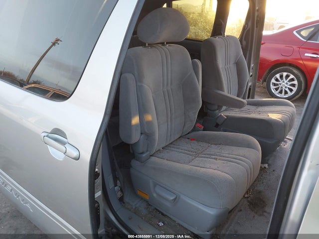 Toyota Sienna Le