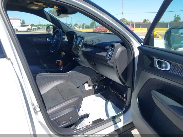 Volvo XC40 T5 R-design