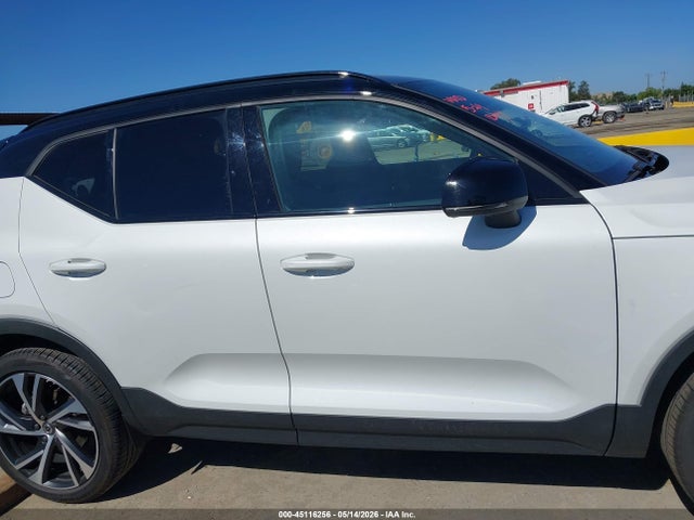 Volvo XC40 T5 R-design