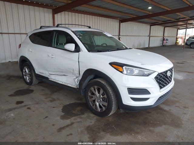 Salvage Hyundai TUCSON Image