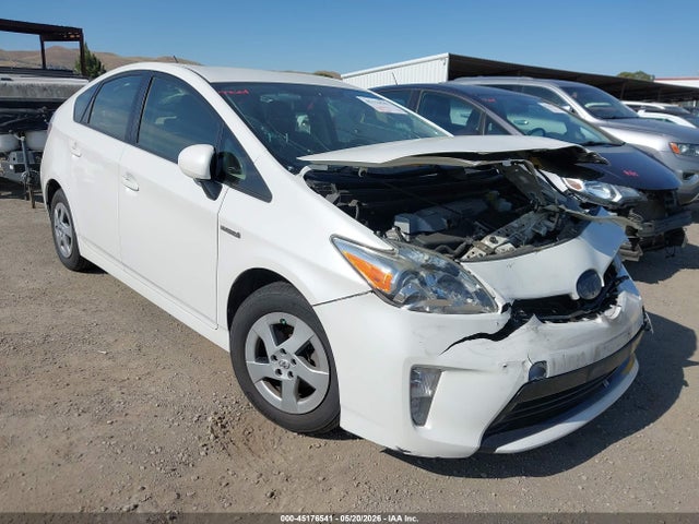 Salvage Toyota Prius Image