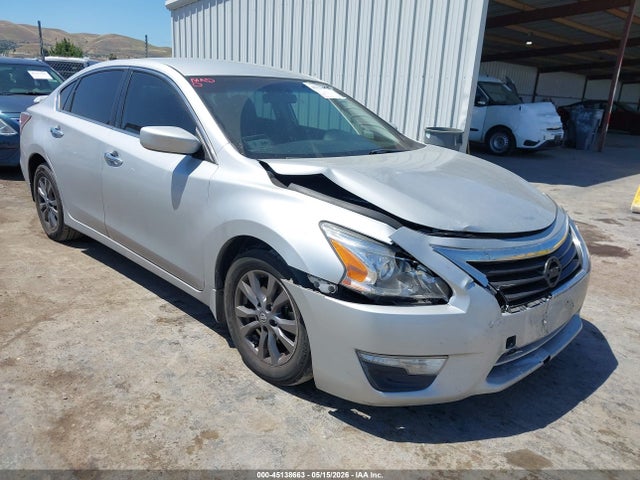 Salvage Nissan Altima Image