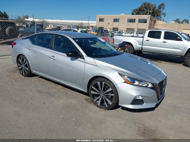 Salvage Nissan Altima Image