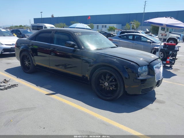 Salvage Chrysler 300 Image
