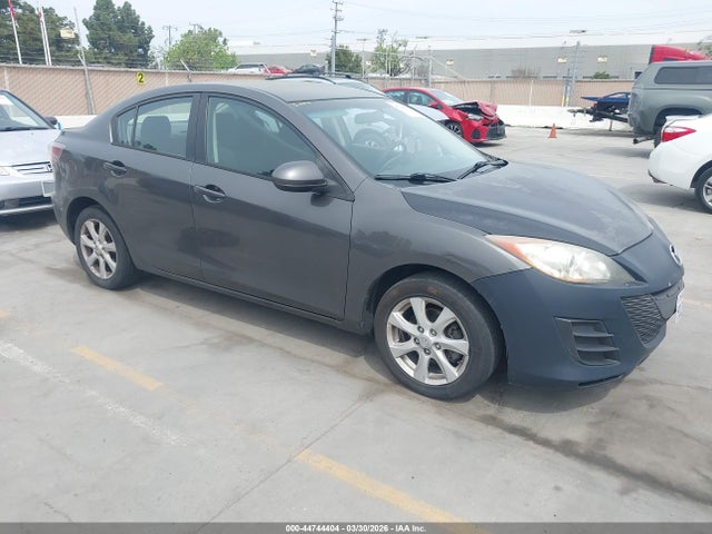 Salvage Mazda Mazda3 Image