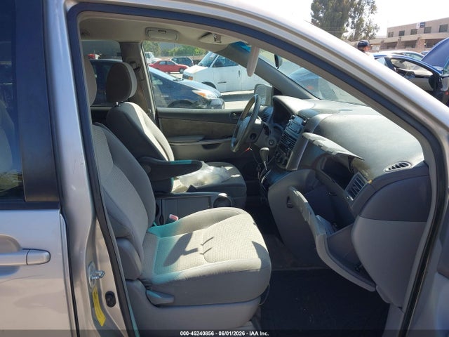 Toyota Sienna Le