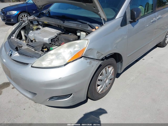 Toyota Sienna Le