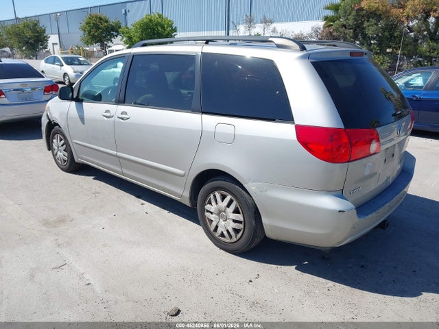 Toyota Sienna Le
