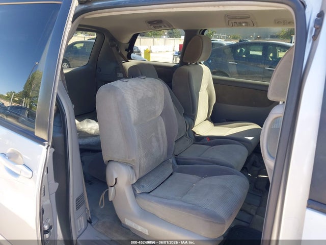 Toyota Sienna Le