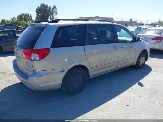 Toyota Sienna Le