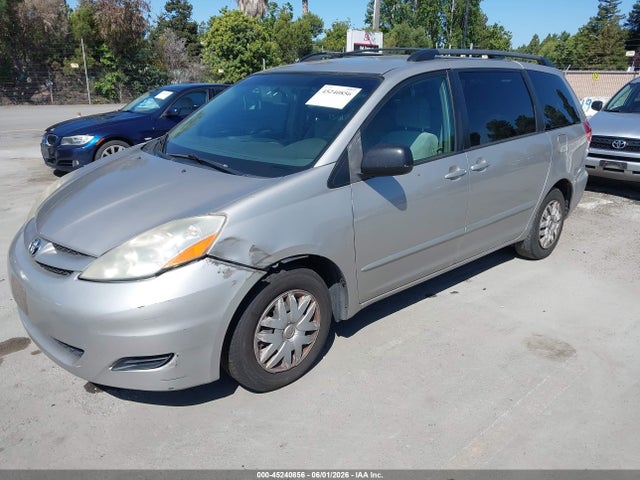 Toyota Sienna Le