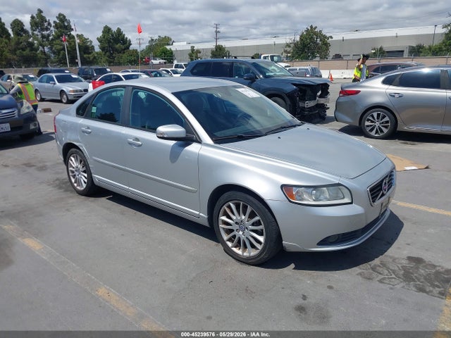 Salvage Volvo S40 Image