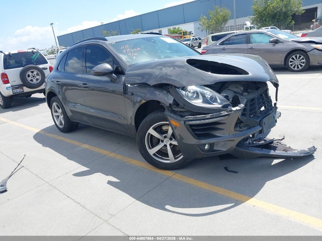 Salvage Porsche Macan Image