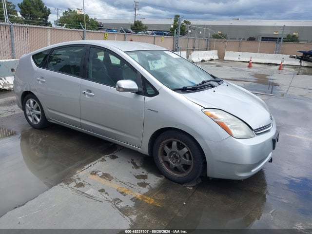 Salvage Toyota Prius Image