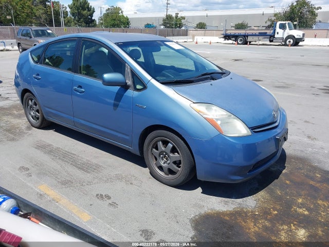 Salvage Toyota Prius Image