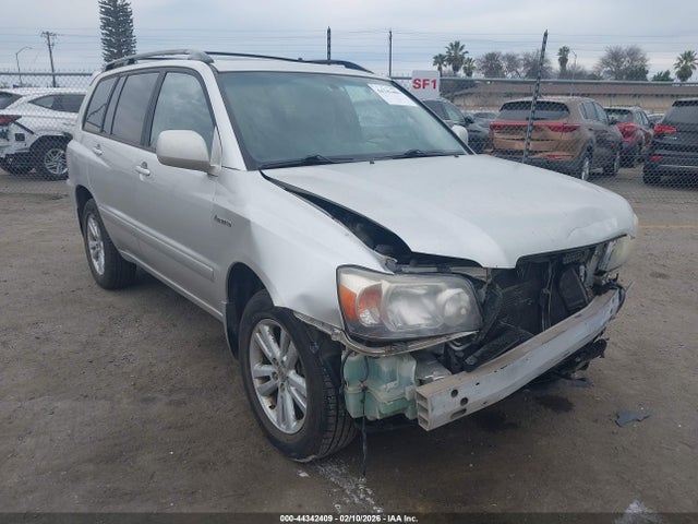 Salvage Toyota Highlander Image