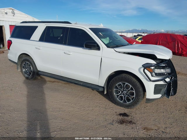 Salvage Ford Expedition Image