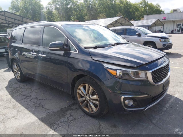 Salvage Kia Sedona Image