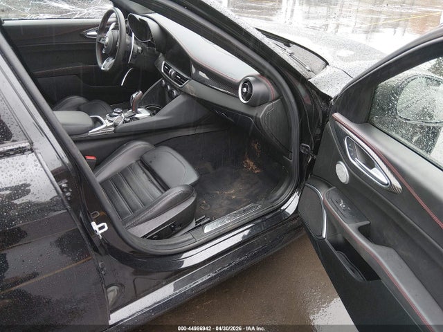 Alfa Romeo Giulia Estrema Awd