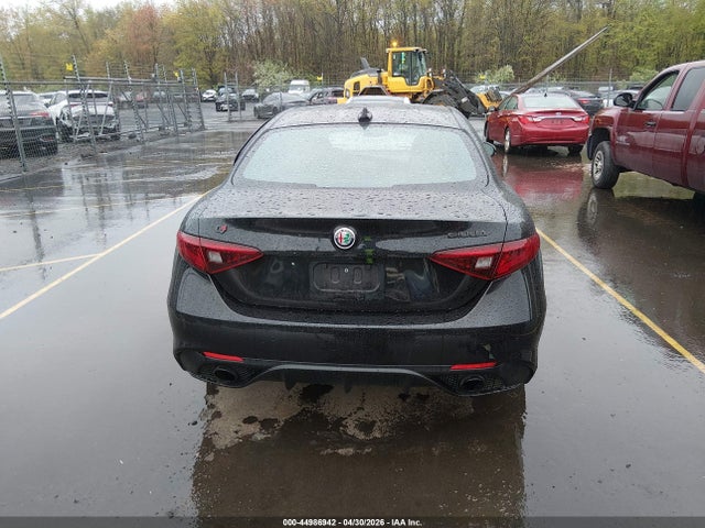 Alfa Romeo Giulia Estrema Awd