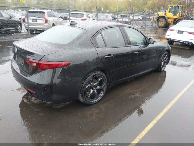 Alfa Romeo Giulia Estrema Awd