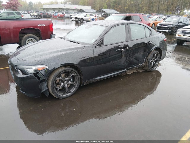 Alfa Romeo Giulia Estrema Awd
