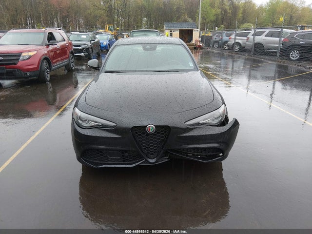 Alfa Romeo Giulia Estrema Awd