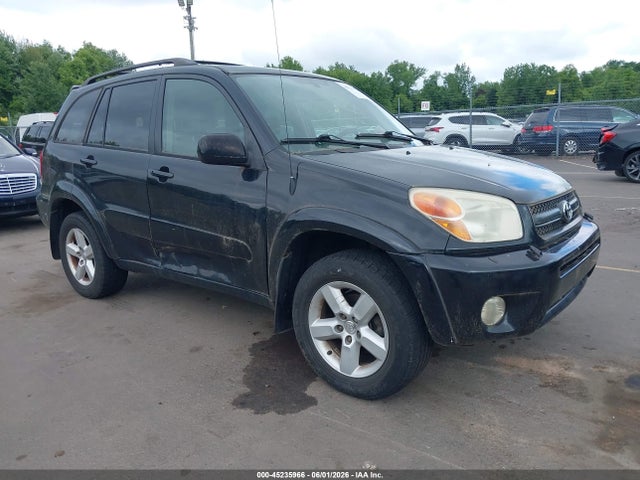 Salvage Toyota RAV4 Image