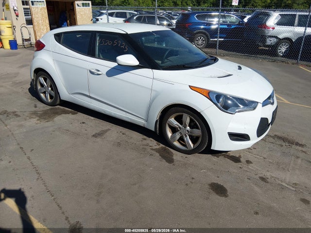 Salvage Hyundai VELOSTER Image