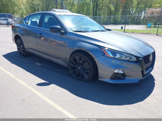 Salvage Nissan Altima Image
