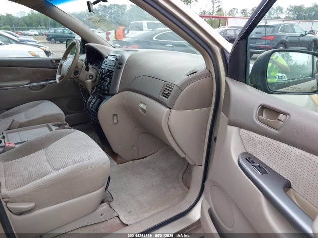 Toyota Sienna Le