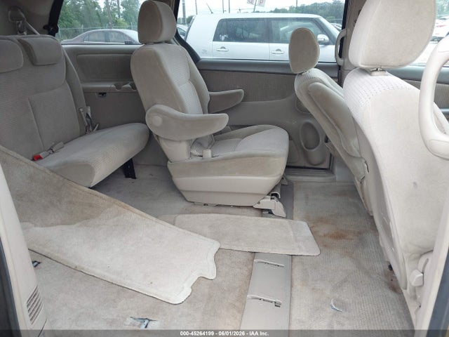 Toyota Sienna Le