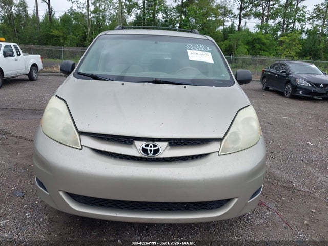 Toyota Sienna Le
