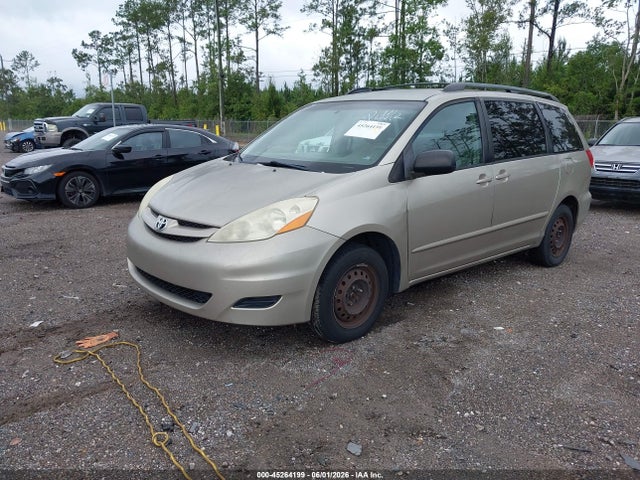 Toyota Sienna Le