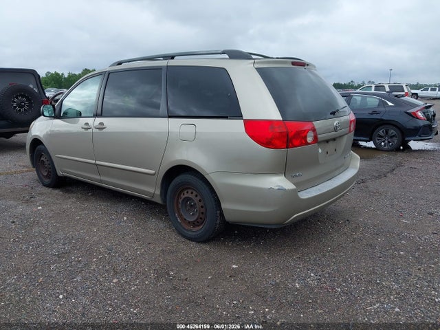 Toyota Sienna Le