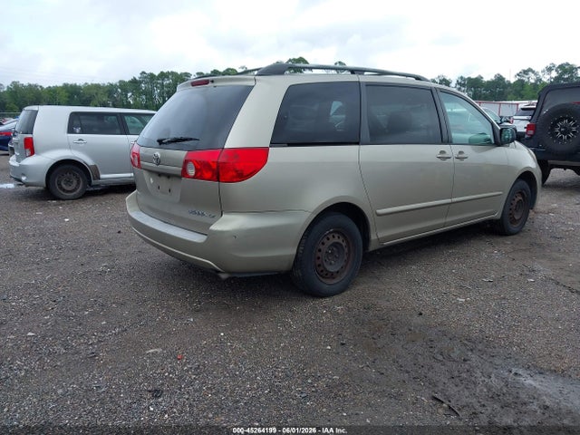 Toyota Sienna Le