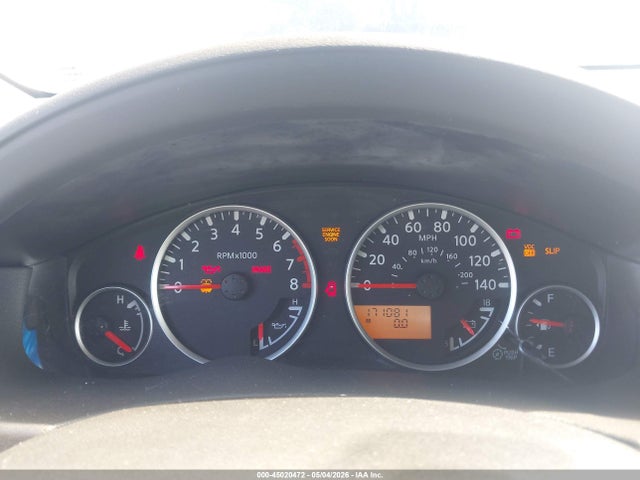 Nissan Pathfinder Le
