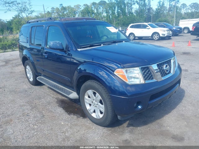 Salvage Nissan Pathfinder Image