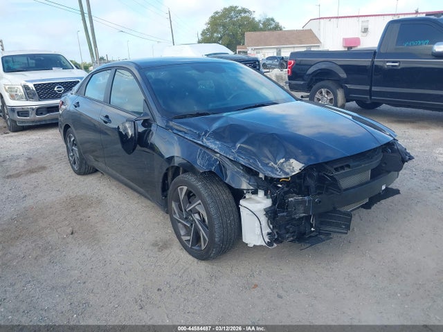 Salvage Hyundai ELANTRA Image