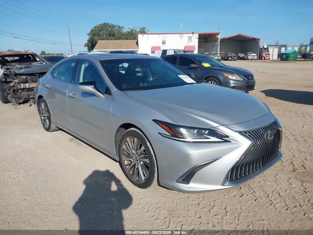 Salvage Lexus Es Image