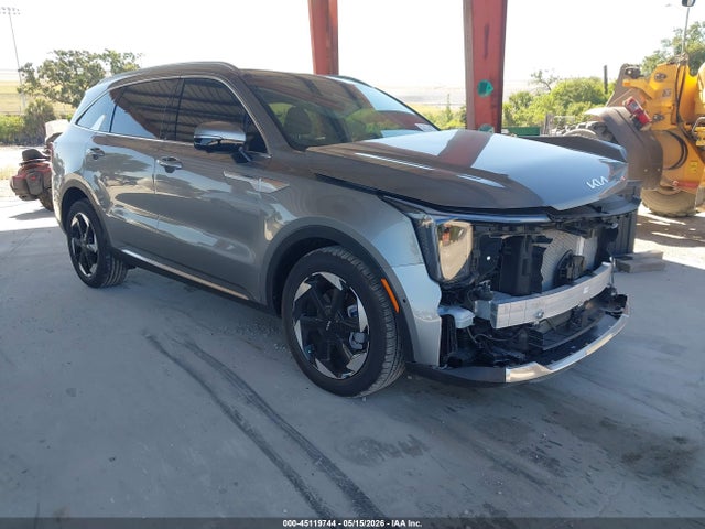 Salvage Kia Sorento Image