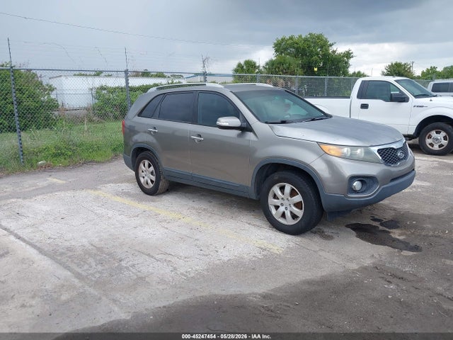 Salvage Kia Sorento Image