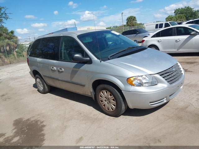 Salvage Chrysler Town & Country Image