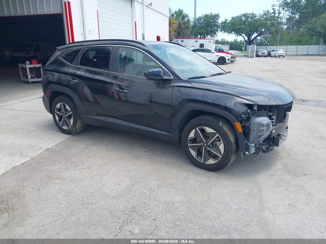 Salvage Hyundai TUCSON Image